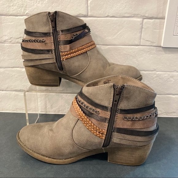 Sonoma sz 7.5 Cabinstone gray vegan harness strap ankle booties - Picture 4 of 14